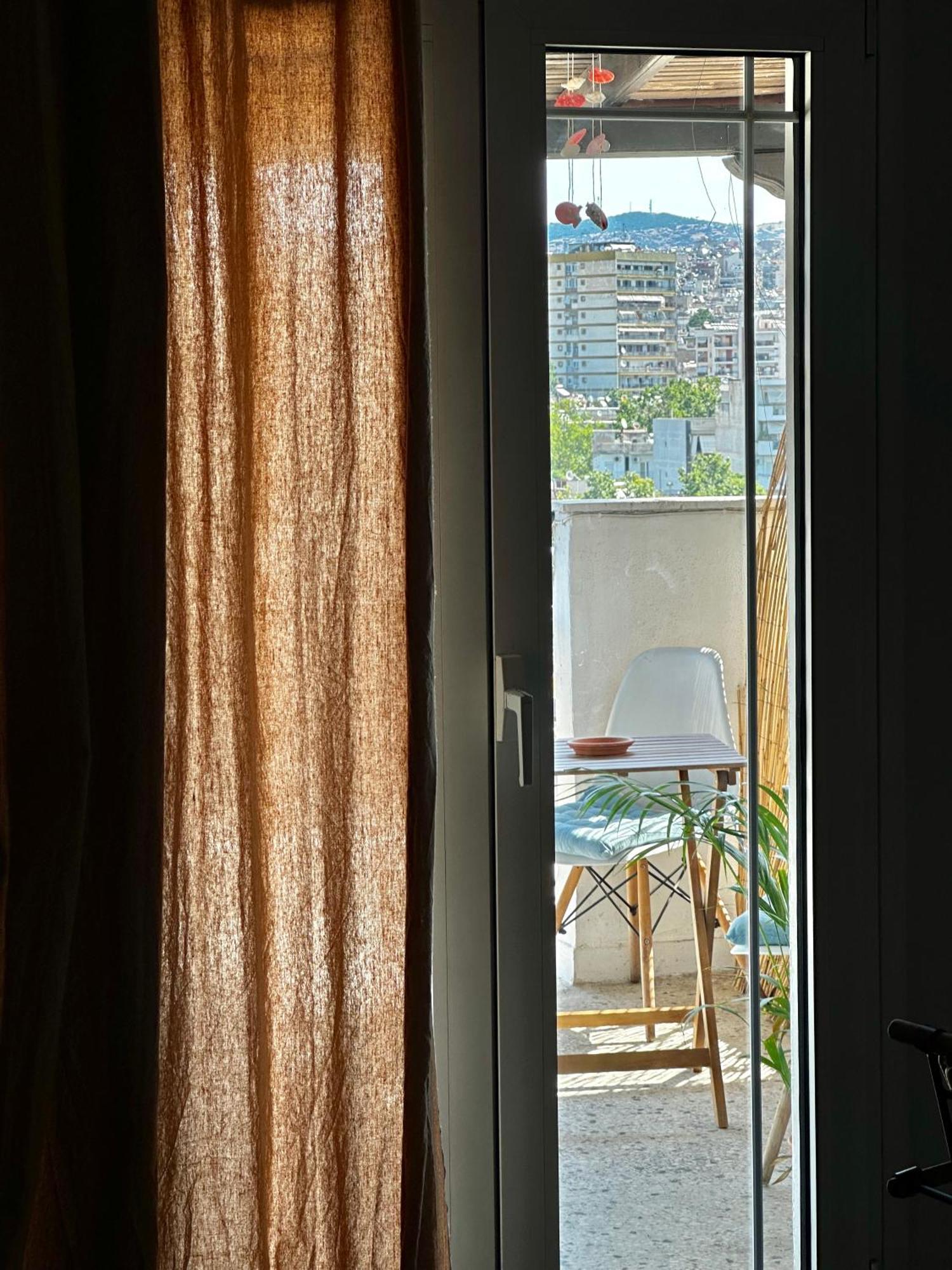 Skyline View - Big Balcony Apartment